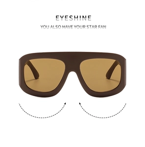 Details einer quadratischen Oversize-Sonnenbrille mit braunem Rahmen und bernsteinfarbenen Gläsern
