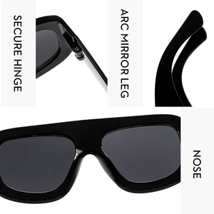Details quadratische Oversize-Sonnenbrille mit Metallscharnieren und gebogenen Bügeln
