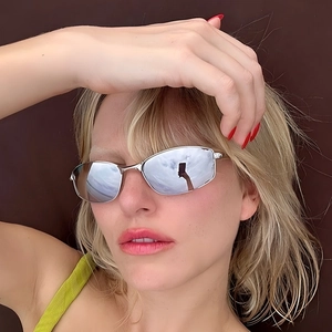 Occhiali da sole Y2K in metallo argento con lenti specchiate per un look moda unisex