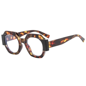 Chic polygonal tortoiseshell sunglasses with thick black hinges and clear lenses