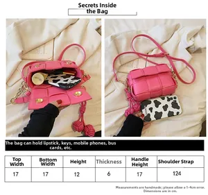 Guide des tailles du sac tissé rose montrant les dimensions 17x12x6cm et la capacité