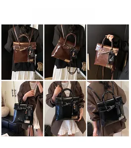 Gros plan d'un sac à dos rétro avec texture en cuir vintage et détails de boucles