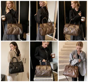 Detalle de bolsos tote grandes de cuero suave en negro y marrón con hebillas de oro viejo