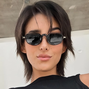Occhiali Da Sole Rettangolari Retrò Donna Uomo Montatura Piccola Protezione UV400 Montatura PC Alla Moda