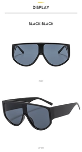 Front- und Seitenansicht der schwarzen Oversize-Sonnenbrille mit getönten Gläsern