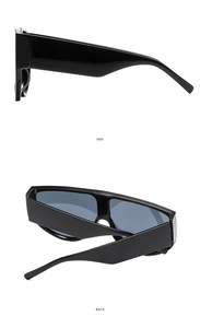 Detaillierte Seiten- und Rückansicht der schwarzen Y2K Oversized-Sonnenbrille mit breiten Bügeln
