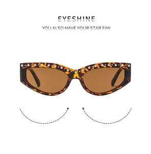 Detailaufnahme der Schildpatt-Katzenaugen-Sonnenbrille mit Strasssteinen und braunen Gläsern