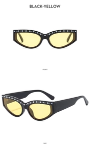 Detaillierte Front- und Seitenansicht der schwarzen Cat-Eye Sonnenbrille mit Strasssteinen