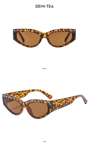 Detailansicht der Katzenaugen-Sonnenbrille in Demi-Tea mit Perlen- und Strassbesatz