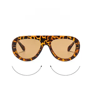Détail de lunettes de soleil rétro avec monture léopard écaille et verres ambre translucide