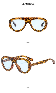 Vues de face et de profil de lunettes de soleil rétro oversize demi-bleu à verres bleus