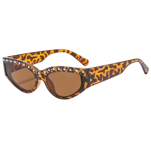 Stylische Cateye-Sonnenbrille mit Leopardenmuster, Steinchen und braunen Gläsern
