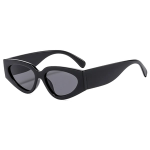 Fashionable retro cat eye sunglasses for women with wide temples and black lenses