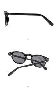 Detailansicht der schwarzen Rundrahmen-Sonnenbrille zeigt Seiten- und Rückstruktur und Scharniere