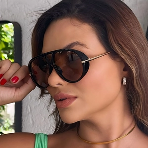 Fashionable oversized aviator sunglasses with gradient lenses and gold metal temples