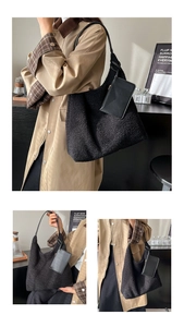 Dettaglio della grande borsa tote nera in shearling con pochette coordinata