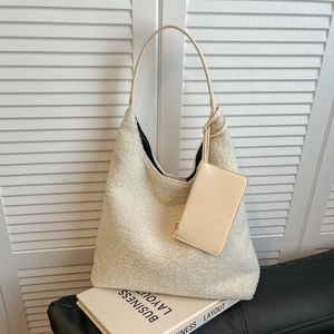 Women Lamb Wool Tote Bag Large Capacity Shoulder Bag With Small Pouch Plush Hobo Bag For Daily Shopping Casual Handbag