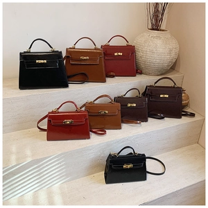 Sac à main bandoulière rétro pour femme en plusieures couleurs, élégant design Kelly.