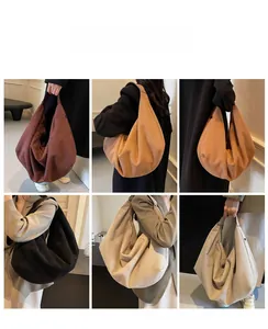 Collage de grands sacs cabas en daim mat présentés en plusieurs couleurs sur un mannequin