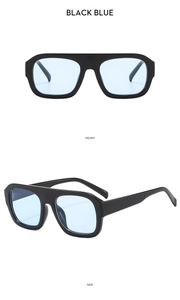 Vues de face et de côté des lunettes de soleil carrées noires avec verres bleus élégants
