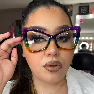 Modische Cat-Eye Blaulichtfilter-Brille für Damen mit lila-blauem Verlaufsrahmen-Design