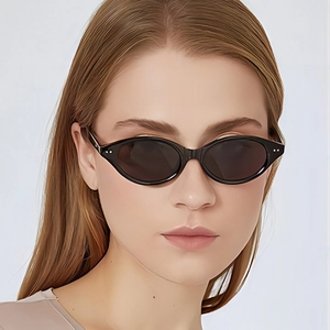 Chic retro oval sunglasses with black frames and metal rivets for women fashion