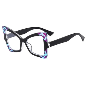 Modische Cat-Eye Blaulichtfilter Brille mit schwarz-violett-blau gemustertem Rahmen