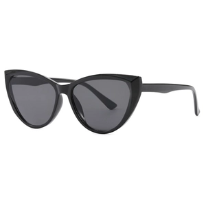Klassische schwarze Katzenaugen-Sonnenbrille mit dunklen Gläsern in 45-Grad-Ansicht