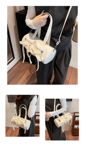 Vue détaillée du sac cylindrique blanc orné de nœuds en ruban et poches zippées pratiques