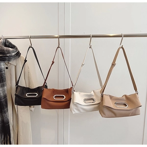 Detailed display of pleated crossbody bags in black, brown, beige and khaki colors