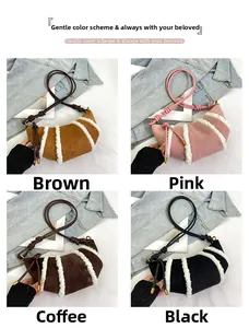 Collage dettagliato di borse a mezzaluna in camoscio con bordo in peluche in quattro colori