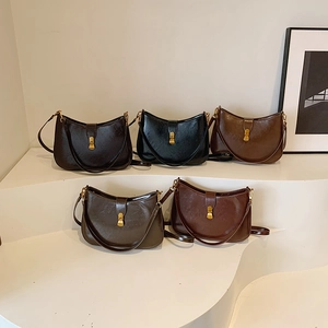 Classic leather shoulder bags in five colors with gold hardware for professional women