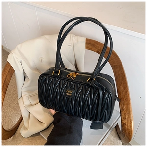 Black pleated pillow shoulder bag, casual retro underarm bag with large capacity, new style.
