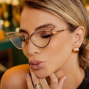 Cat-Eye-Sonnenbrille aus champagnergoldenem Metall mit elegantem Doppelliniendesign für Damen