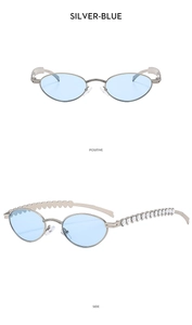 Detailansicht der silbernen ovalen Sonnenbrille mit gewellten Bügeln und blauen Gläsern