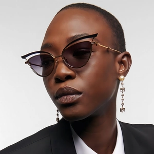 Modische Cat-Eye-Sonnenbrille aus Goldmetall mit braunem Farbverlauf für Damen