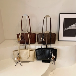 Women's PU Leather Shoulder Bag Fashion Commuter Tote Bag Minimalist Underarm Bag With Pendant Casual Handbag