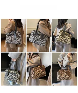 Collage de sacs cabas en peluche imprimé léopard gris et marron avec anses en cuir
