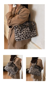 Détail du sac cabas en peluche léopard avec finitions cuir et boucles dorées