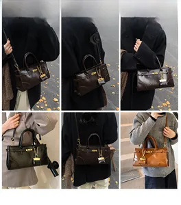 Detailansicht großer Kunstleder-Tote-Bags in Schwarz, Braun und Tan mit Goldschloss
