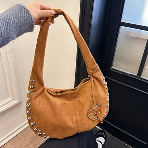 Sac Hobo À Rivets En Daim Pour Femmes Sac À Bandoulière Rétro Mat Sous Les Aisselles Avec Charme De Cœur Décontracté