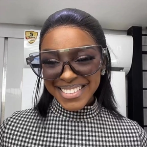 Lunettes de soleil oversize monobloc avec verres gris fumé et barre supérieure en métal