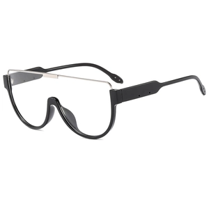 Lunettes de soleil oversize tendance avec monture noire et barre supérieure en métal