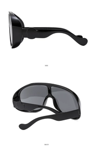 Vue latérale et arrière des lunettes de ski monoshield noires avec monture brillante