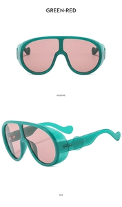 Vues de face et de côté des lunettes de ski oversize vertes avec verres roses