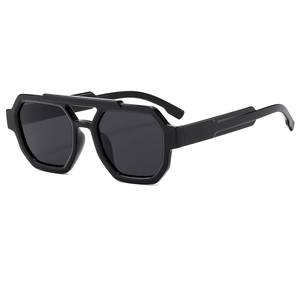 Fashion double-bridge pilot sunglasses with black polygonal frames for outdoor wear