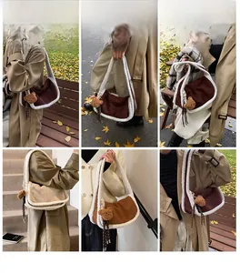 Modell-Präsentation der großen Plüschtasche mit Teddybär-Anhänger und weichem Lammfellbesatz