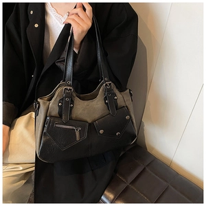 Detail der Kontrastnähte und Metallreißverschluss am Retro-Patchwork-Tote-Schultertasche
