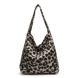Plush leopard print tote bag with large capacity and soft texture for daily use