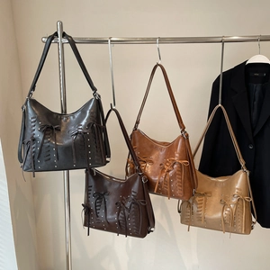 Borsa a spalla retrò con fiocchi e borchie in nero marrone beige e caffè